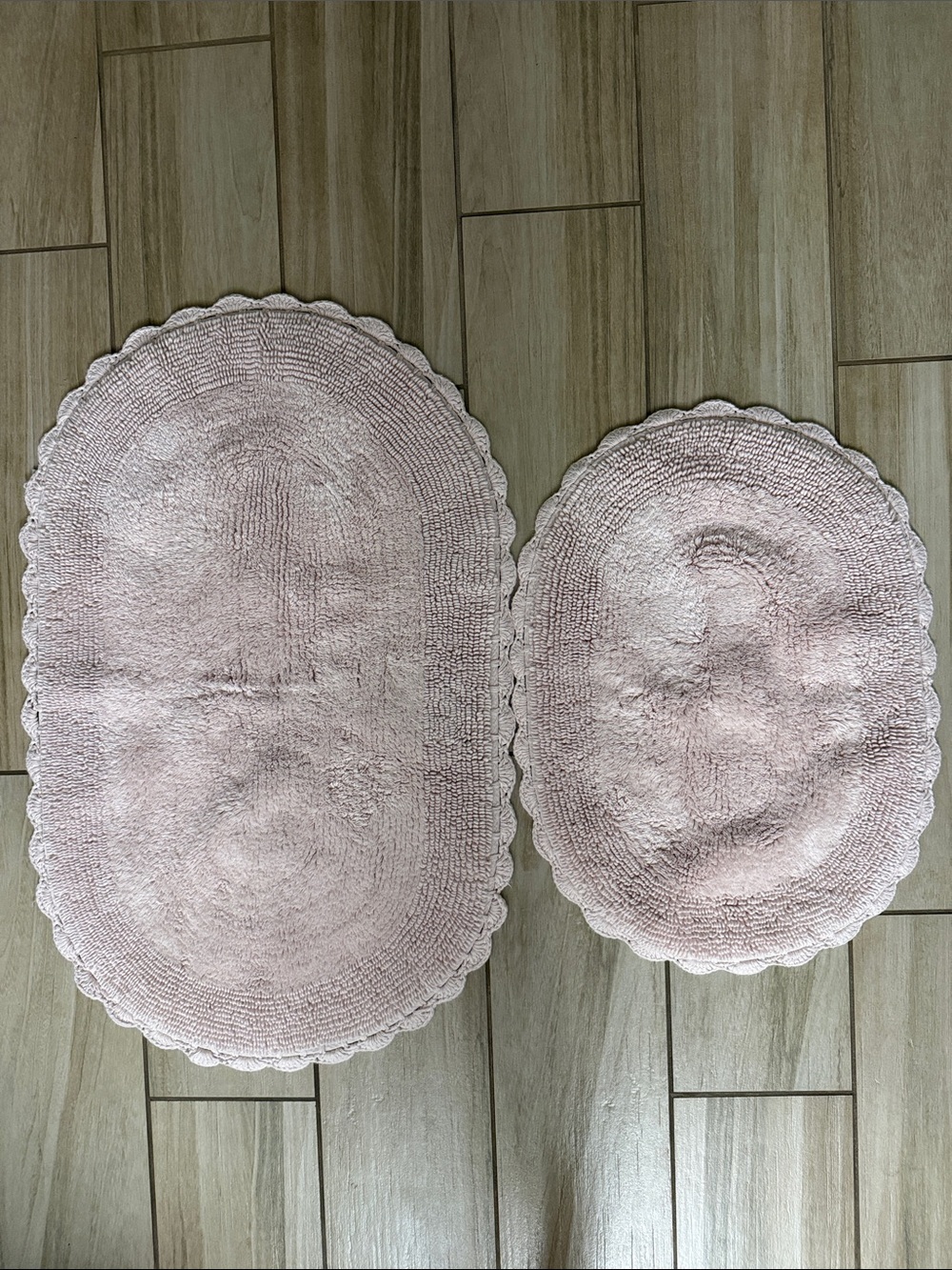 Shabby Chic Blush Pink Scalloped Bath Rug Set